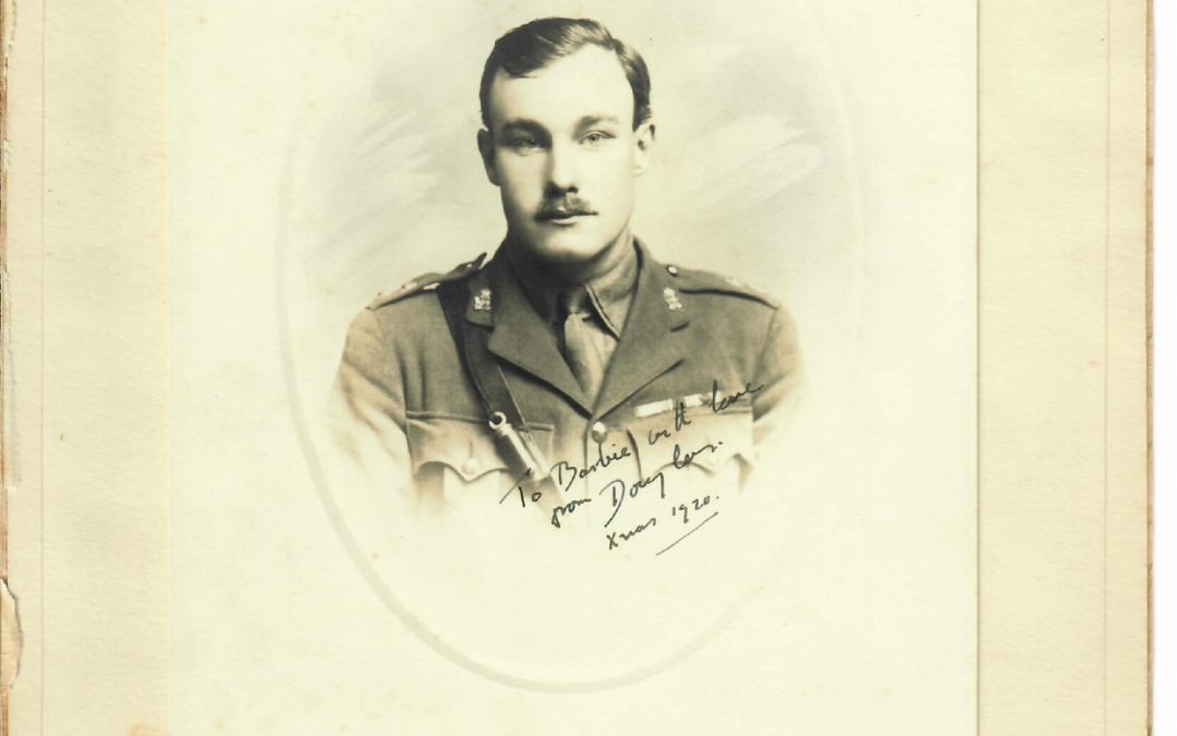 Douglas Stirling en uniforme